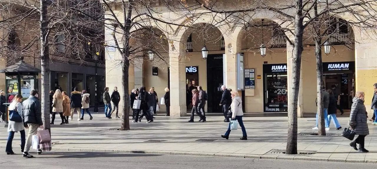 Compras en comercios del Paseo de la Independencia de Zaragoza. / EP