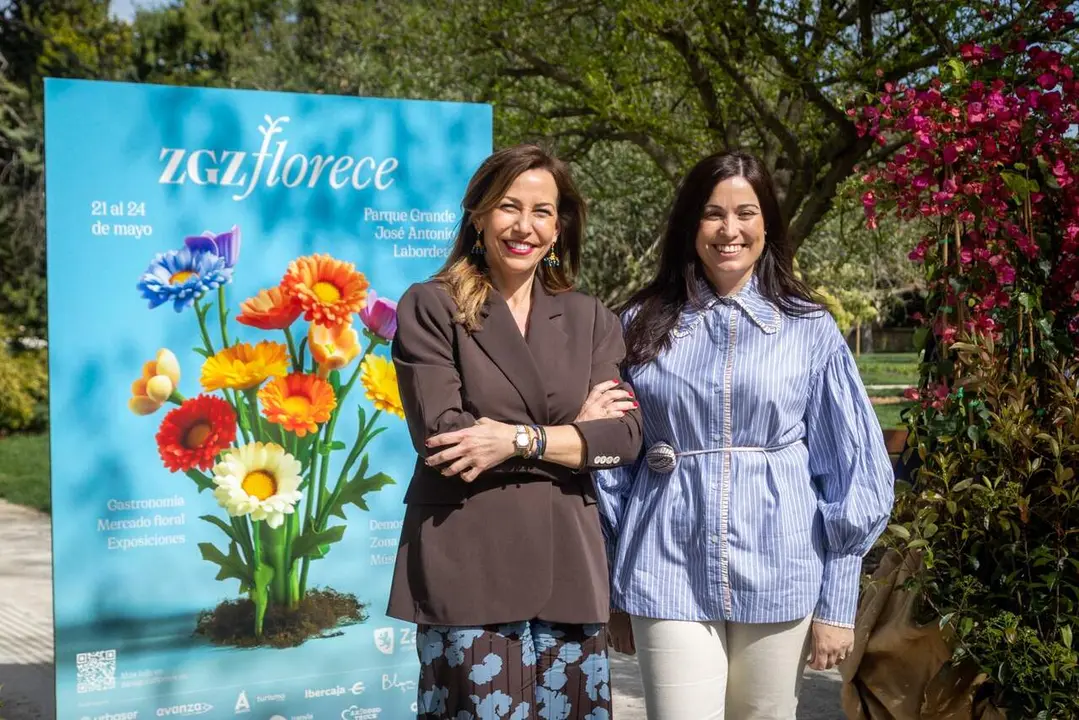 La alcaldesa, Natalia Chueca, junto a la consejera Tatiana Gaudes en la presentaci&oacute;n de Zaragoza Florece. / AZ