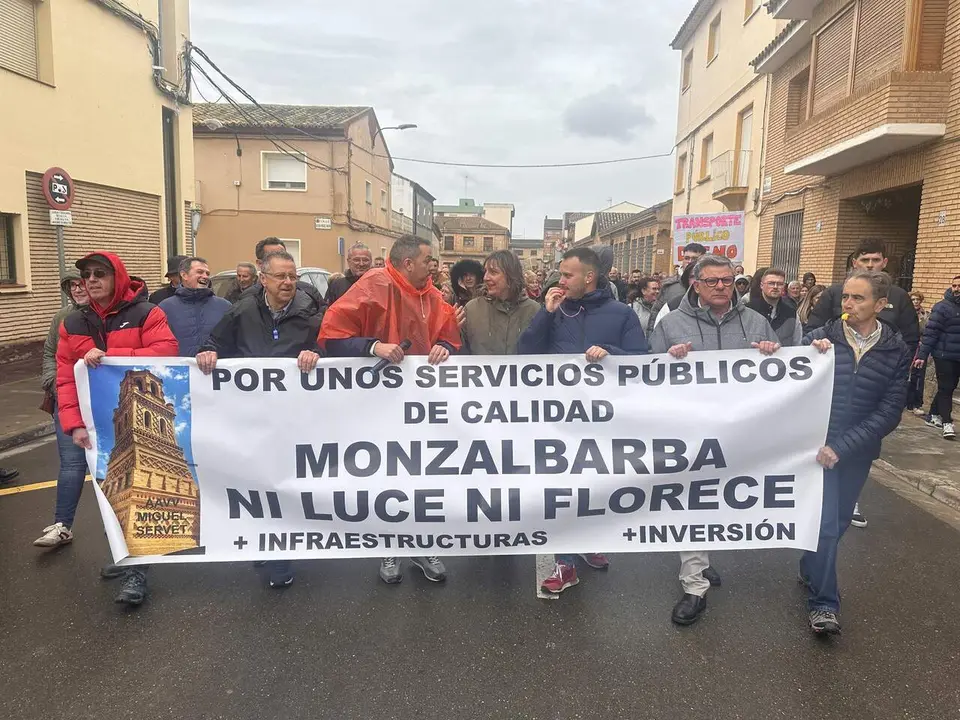 Manifestaci&oacute;n de protesta de este domingo en Monzalbarba para reclamar mejoras./ PSOE
