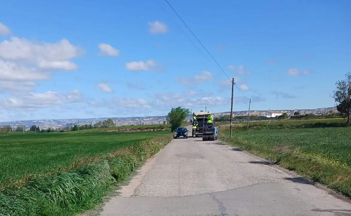 Plan de mejora y bacheo en caminos de Garrapinillos y Monzalbarba.