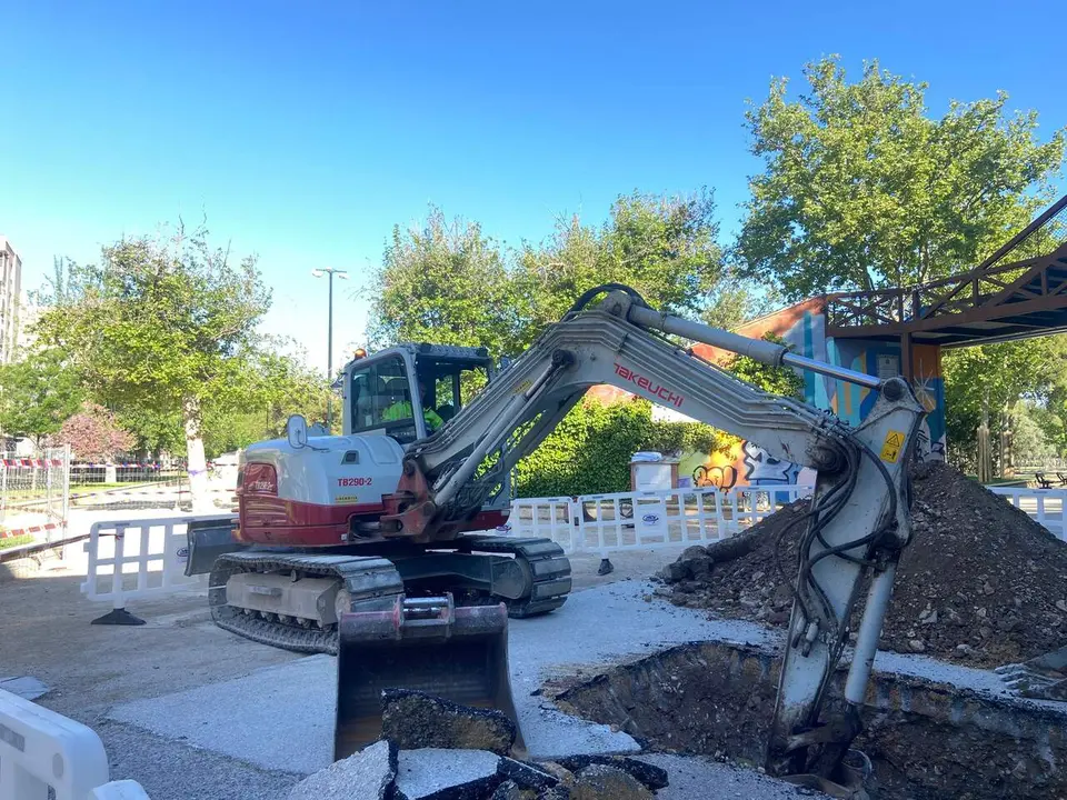 Comienzo de las obras del parque T&iacute;o Jorge en El Rabal. /HA