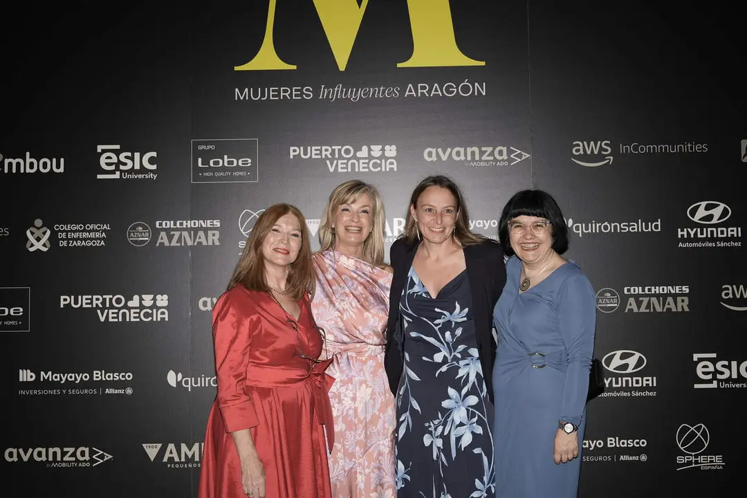 Photocall de la gala de los Premios Mujeres Influyentes de Arag&oacute;n 2026. / &Aacute;LVARO 2026