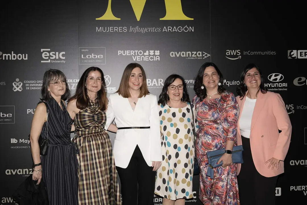 Photocall de la gala de los Premios Mujeres Influyentes de Arag&oacute;n 2026. / &Aacute;LVARO 2026
