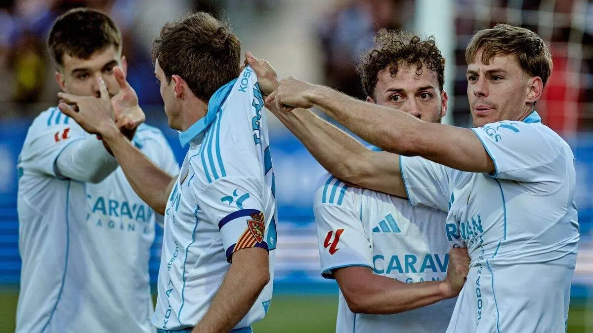 Jugadores del Real Zaragoza celebran un gol / RZ