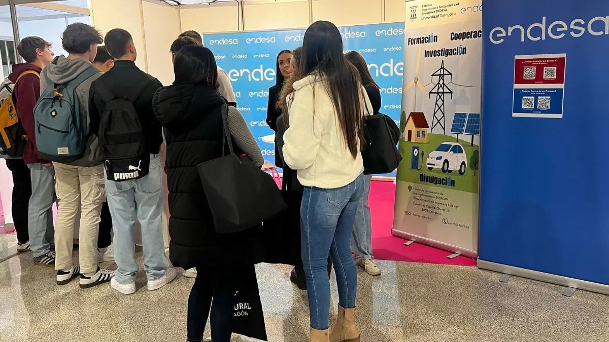 Feria de Empleo Expo Talent en la Escuela de Ingenier&iacute;a y Arquitectura, situada en el Campus R&iacute;o Ebro
