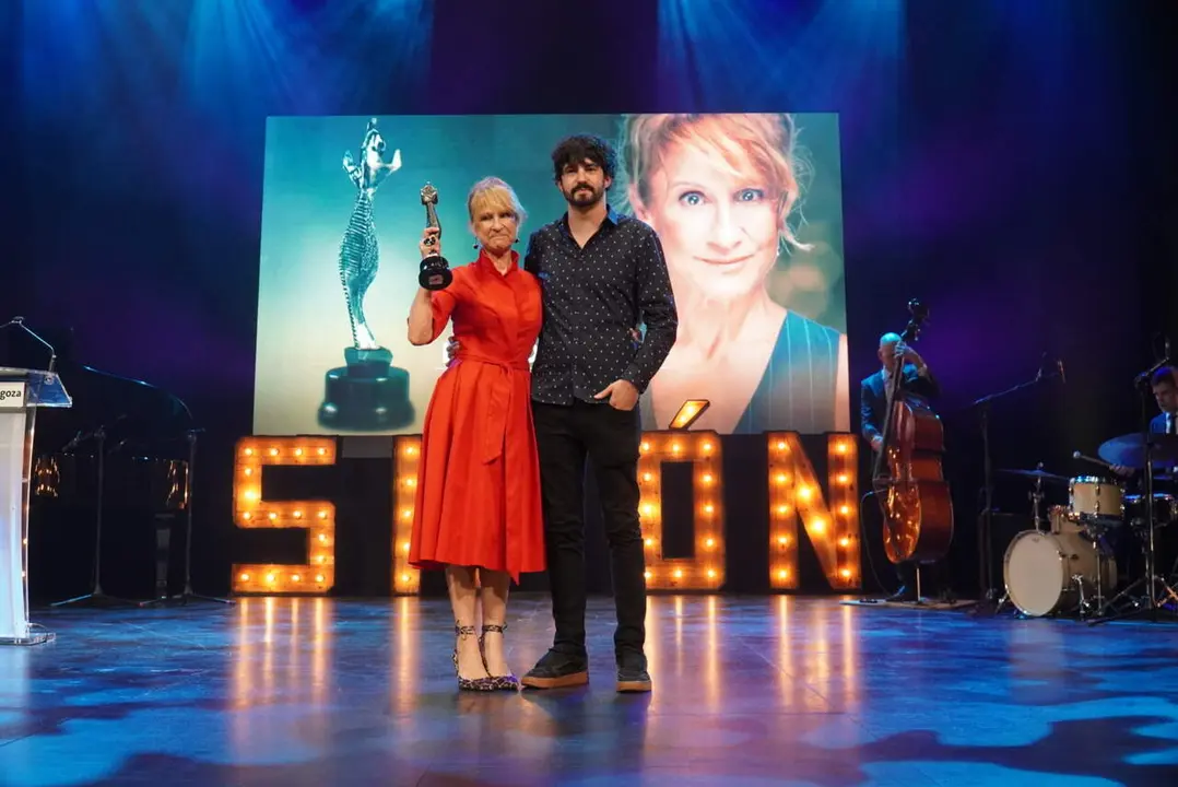 Leonor Bruna recibe el Simón de Honor en los premios Simón de la ACA / Emilio Gazo