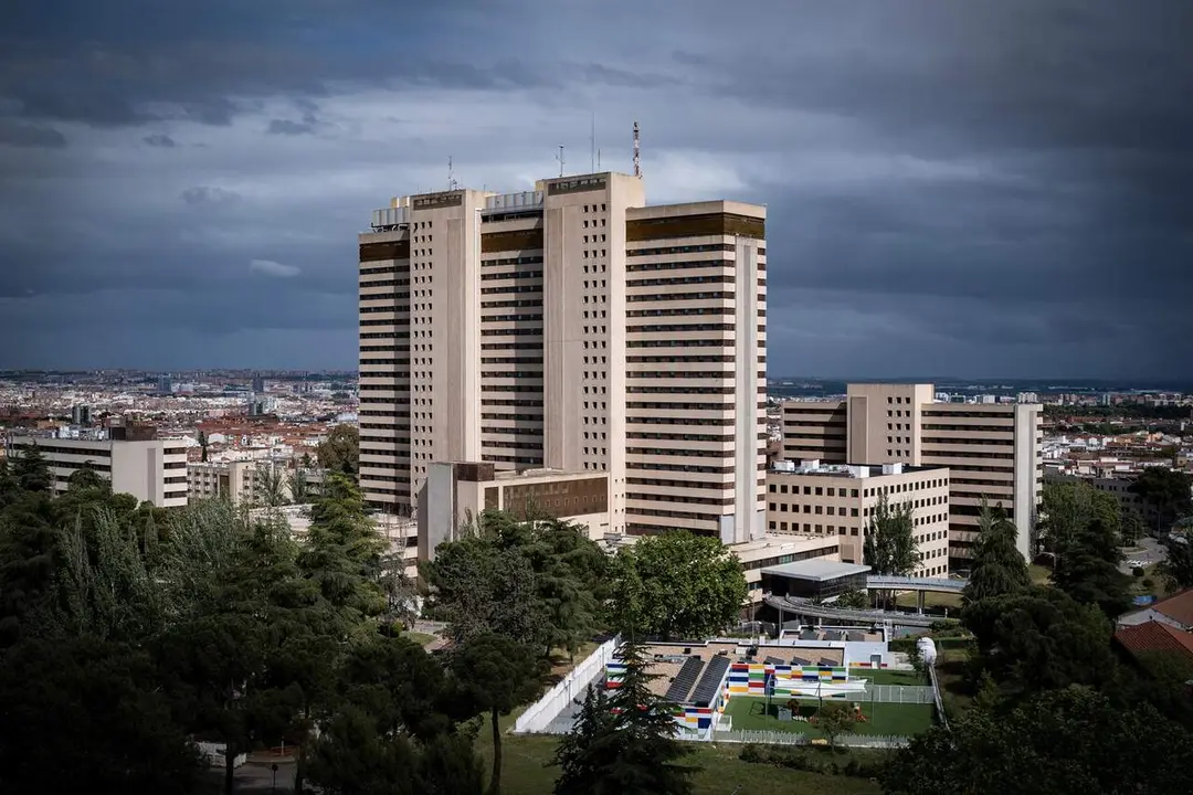 Exteriores del Hospital Central de la Defensa G&oacute;mez Ulla, a 10 de mayo de 2026, en Madrid (Espa&ntilde;a). Los 14 espa&ntilde;oles que viajaban en el crucero MV Hondius aquejado por un brote de hantavirus son trasladados al Hospital G&oacute;mez Ulla para iniciar una cuarente. / EP
