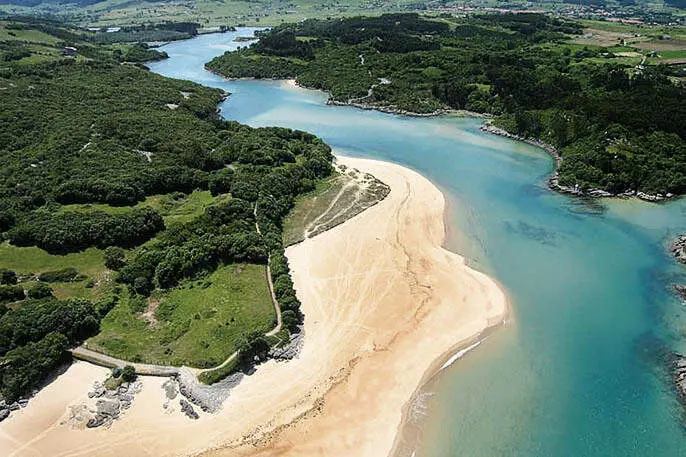 Playa de La Arena (Isla, Cantabria)