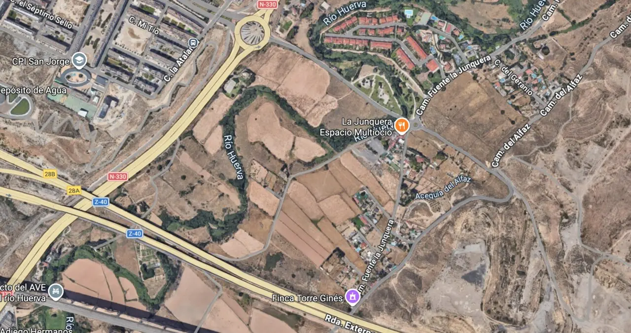 Vista a&eacute;rea del barrio de La Junquera, delimitado por la N330 y la Z40 / Google Maps