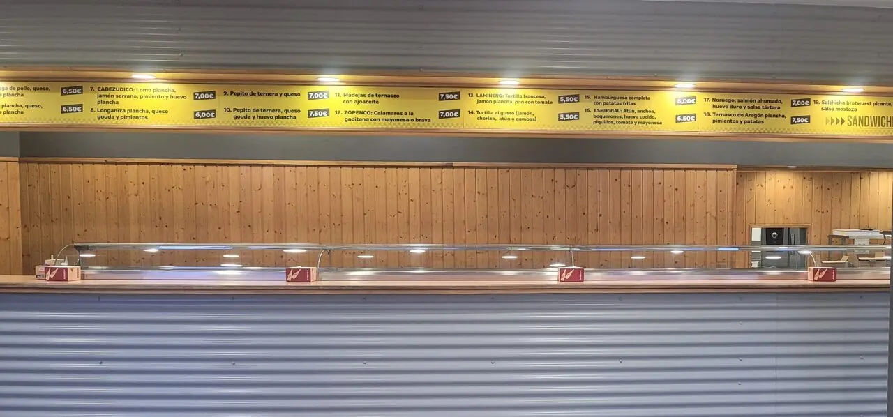 El bar de la Cooperativa de Taxis de Zaragoza vuelve a abrir sus puertas.