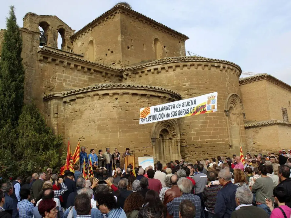 Concentraci&oacute;n en el monasterio de Sijena por la devoluci&oacute;n de los bienes en disputa / EFE