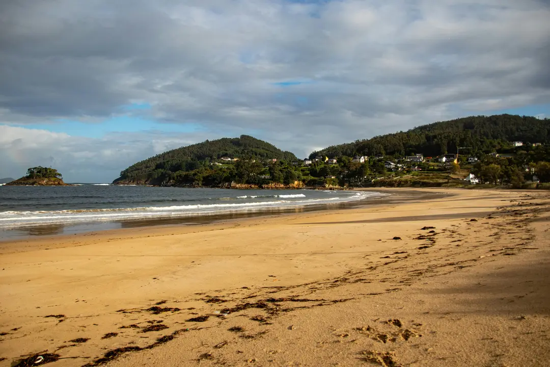 Una playa en Viveiro (Lugo, Galicia) / Jorge Urosa (v&iacute;a Pexels)