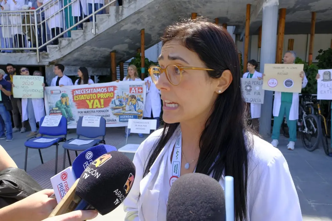 Concentraci&oacute;n ante el hospital Miguel Servet (9)