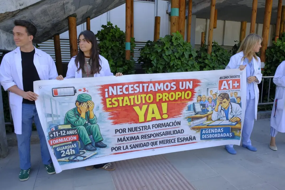 Concentraci&oacute;n ante el hospital Miguel Servet (3)
