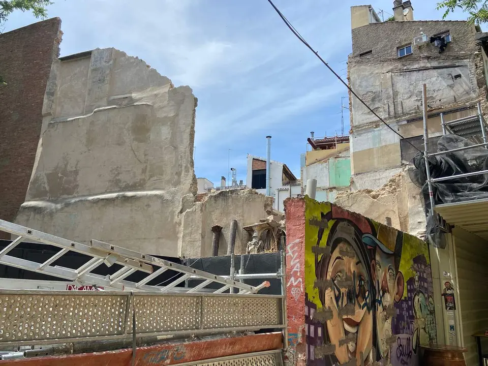 Derribo del edificio hist&oacute;rico de la calle Est&eacute;banes. /HOY ARAG&Oacute;N