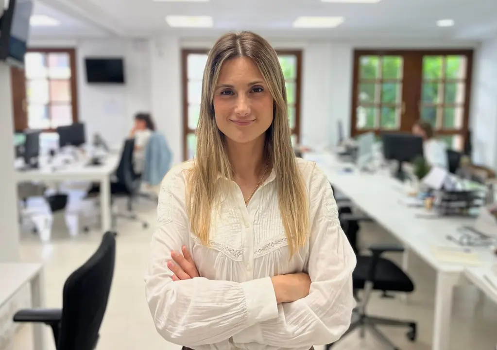 Alejandra Ru&iacute;z, portavoz de Ryanair en Espa&ntilde;a, en la redacci&oacute;n de HOY ARAG&Oacute;N / CF