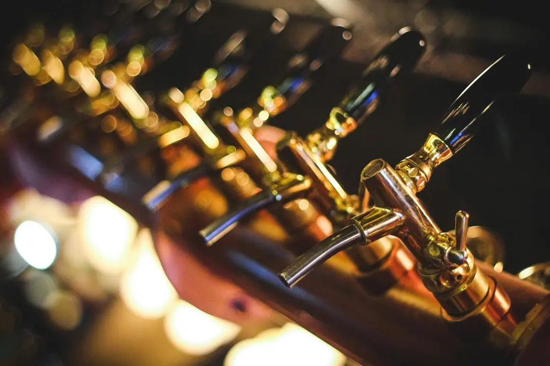 La Artesanal cuenta con 5 variedades de cerveza artesanal elaborada en el propio establecimiento / Pexels