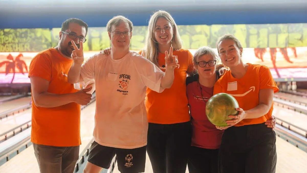 Voluntarios de AWS en una acci&oacute;n con Special Olympics. / AWS