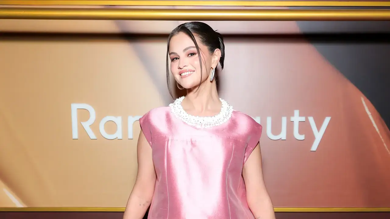 Selena G&oacute;mez en un evento de Rare Beauty