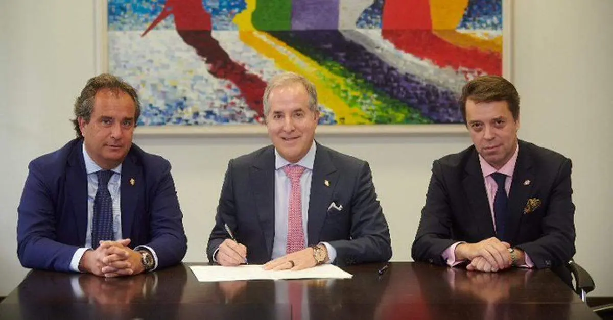 El d&iacute;a que se materializ&oacute; la compra del Real Zaragoza por parte de Jorge Mas, Juan Forc&eacute;n, Jim Carpenter, Gustavo Serpa, Joseph Ourghoulian y el resto de accionistas del Real Zaragoza LLC / Tino Gil
