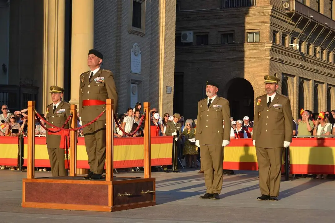 Acto central organizado por el Ej&eacute;rcito de Tierra en la plaza del Pilar con motivo de las celebraciones del D&iacute;a de las Fuerzas Armadas 2026.
- COMANDANCIA MILITAR DE ZARAGOZA Y TERUEL