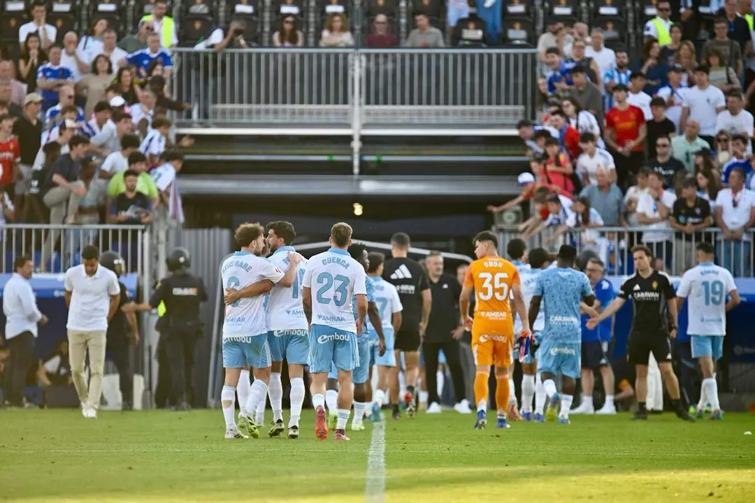 Jugadores del Real Zaragoza en el &uacute;ltimo partido ante el M&aacute;laga / Marcos Cebri&aacute;n