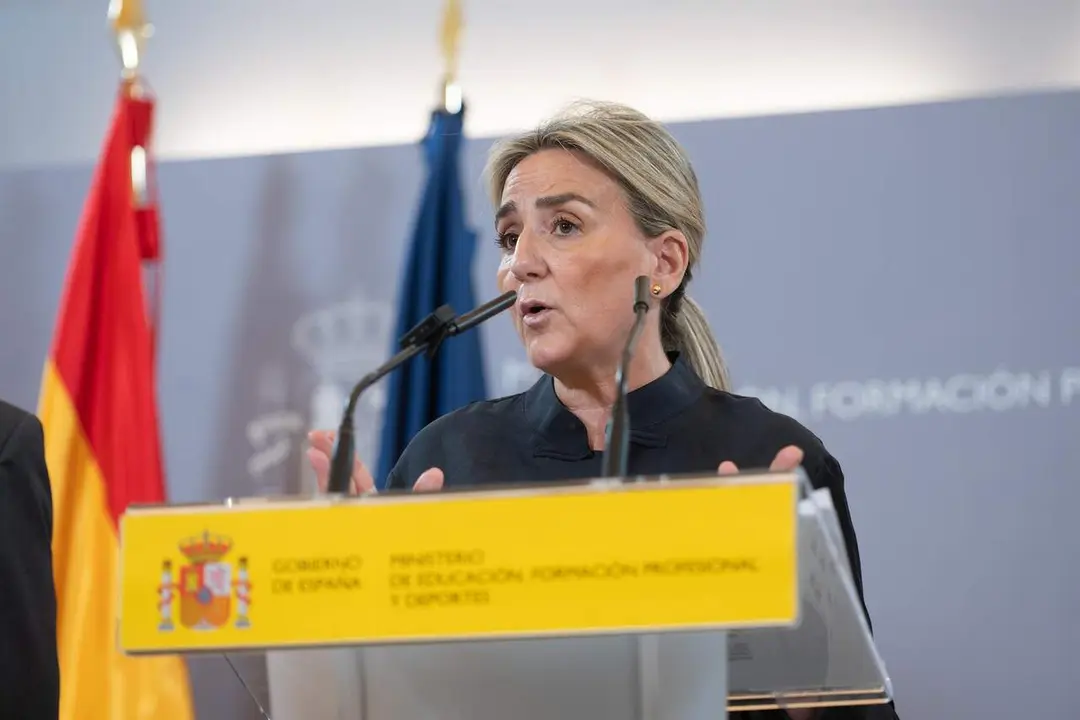 La ministra de Educaci&oacute;n, Formaci&oacute;n Profesional y Deportes, Milagros Tol&oacute;n, ofrece una rueda de prensa antes de la Conferencia Sectorial de Educaci&oacute;n, en el Ministerio de Educaci&oacute;n, Formaci&oacute;n Profesional y Deportes, a 3 de junio de 2026, en Madrid (Espa&ntilde;a) / EP
