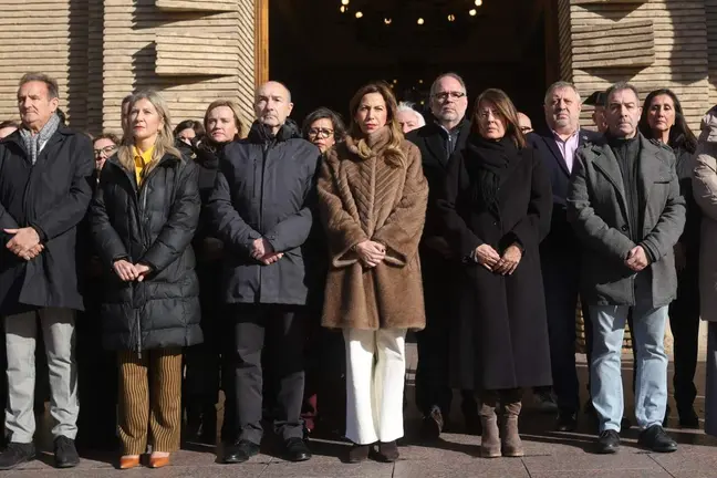 Minuto de silencio en el Ayuntamiento de Zaragoza