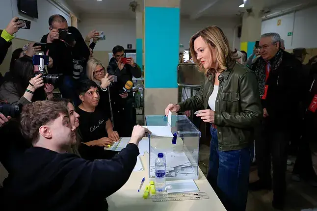Pilar Alegría votando ./ Javier Cebollada - EFE