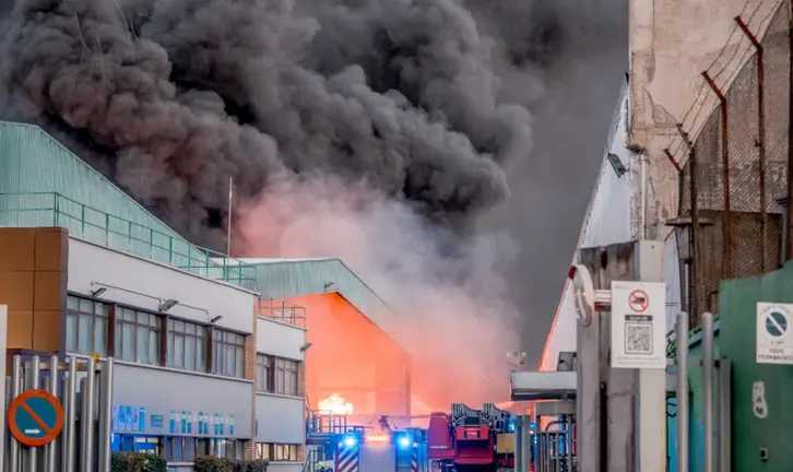 El incendio de Saica Natur en la ciudad de Zaragoza / Álvaro Calvo