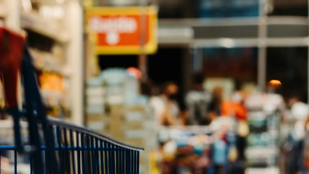 Aldi busca refuerzos: la cadena alemana lanza una ofensiva de empleo con cientos de vacantes y este es el sueldo de entrada.