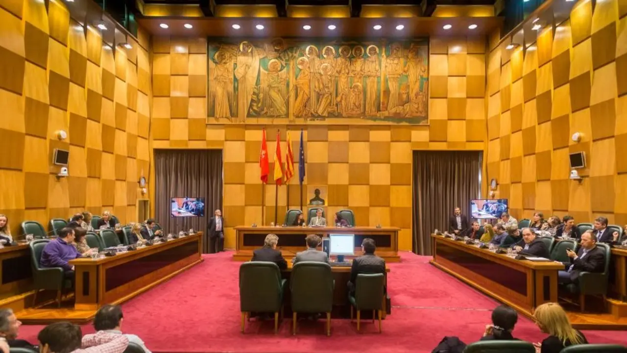 Sala de plenos del ayuntamiento de Zaragoza.