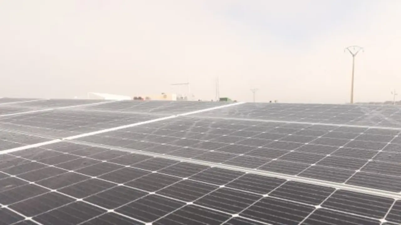 Imagen de placas fotovoltaicas de la planta de Solaria/DGA
