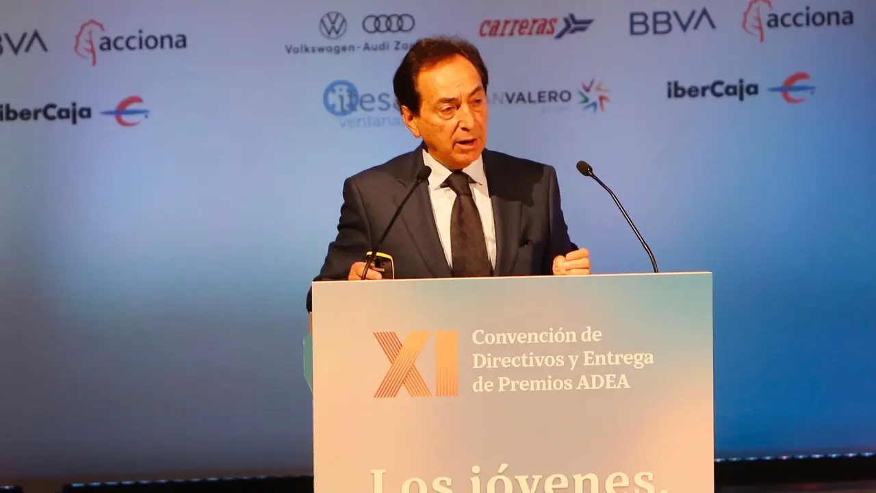 Salvador Arenere en la XI Convenci&oacute;n de Directivos de ADEA