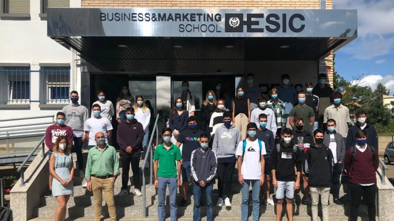 Fachada de la escuela de negocios Esic en Zaragoza