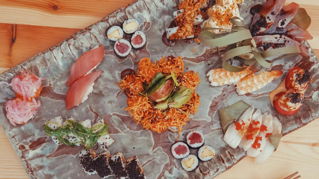 Un nuevo japon&eacute;s acaba de abrir sus puertas en Zaragoza / SIBUYA URBAN SUSHIBAR  