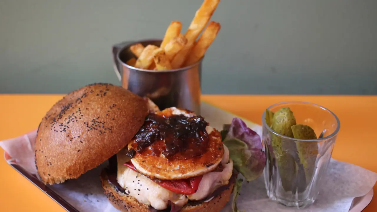 La Plaza San Francisco presenta una amplia oferta gastron&oacute;mica / CAFETER&Iacute;A FAUSTINO
