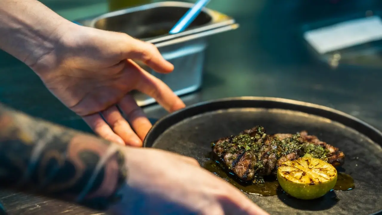 Este nuevo restaurante ha abierto en la calle Santa Cruz / El Papagayo