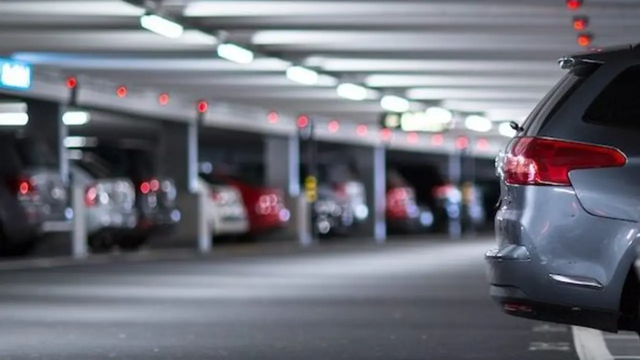Los "coches zombie" pueden ocstar multas de hasta 3.000 euros / HA