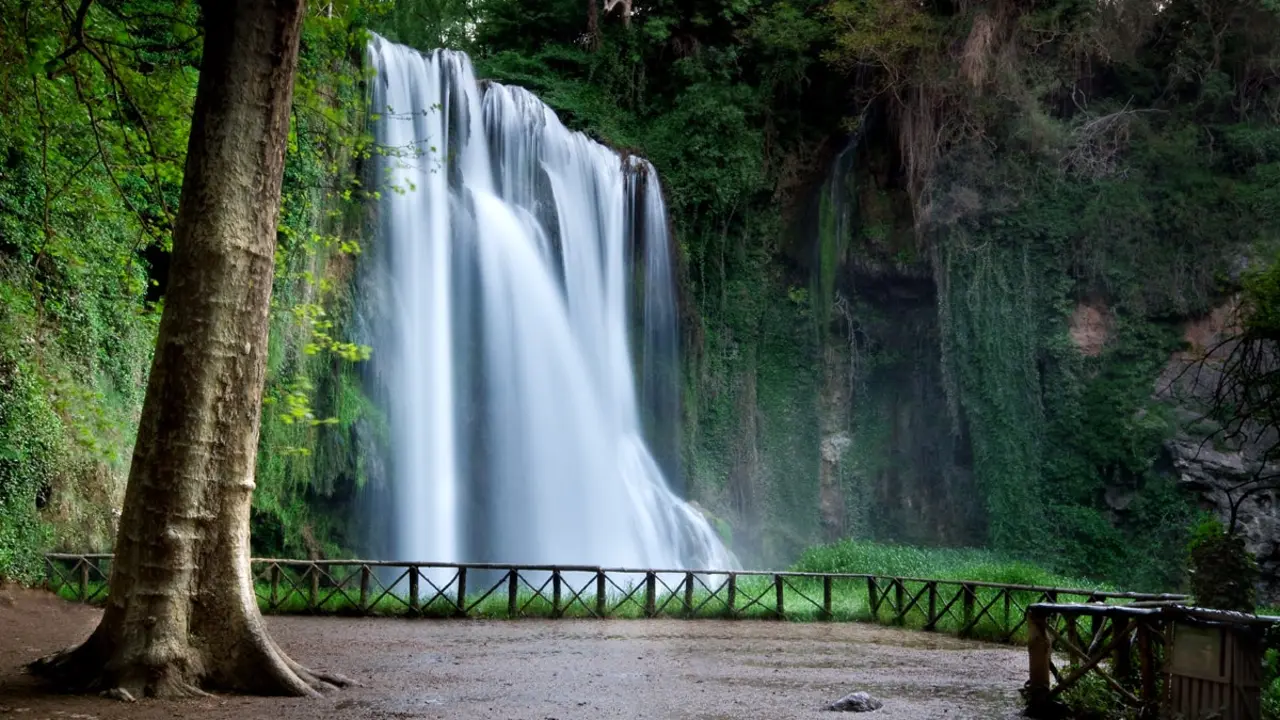 Una de las cascadas del Parque Jard&iacute;n Hist&oacute;rico del Monasterio de Piedra