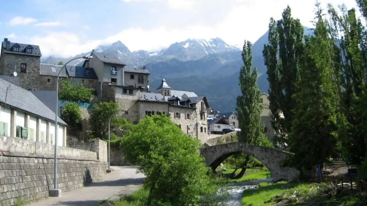 Sallent de G&aacute;llego, la localidad aragonesa con mayor presencia de pisos tur&iacute;sticos / HA