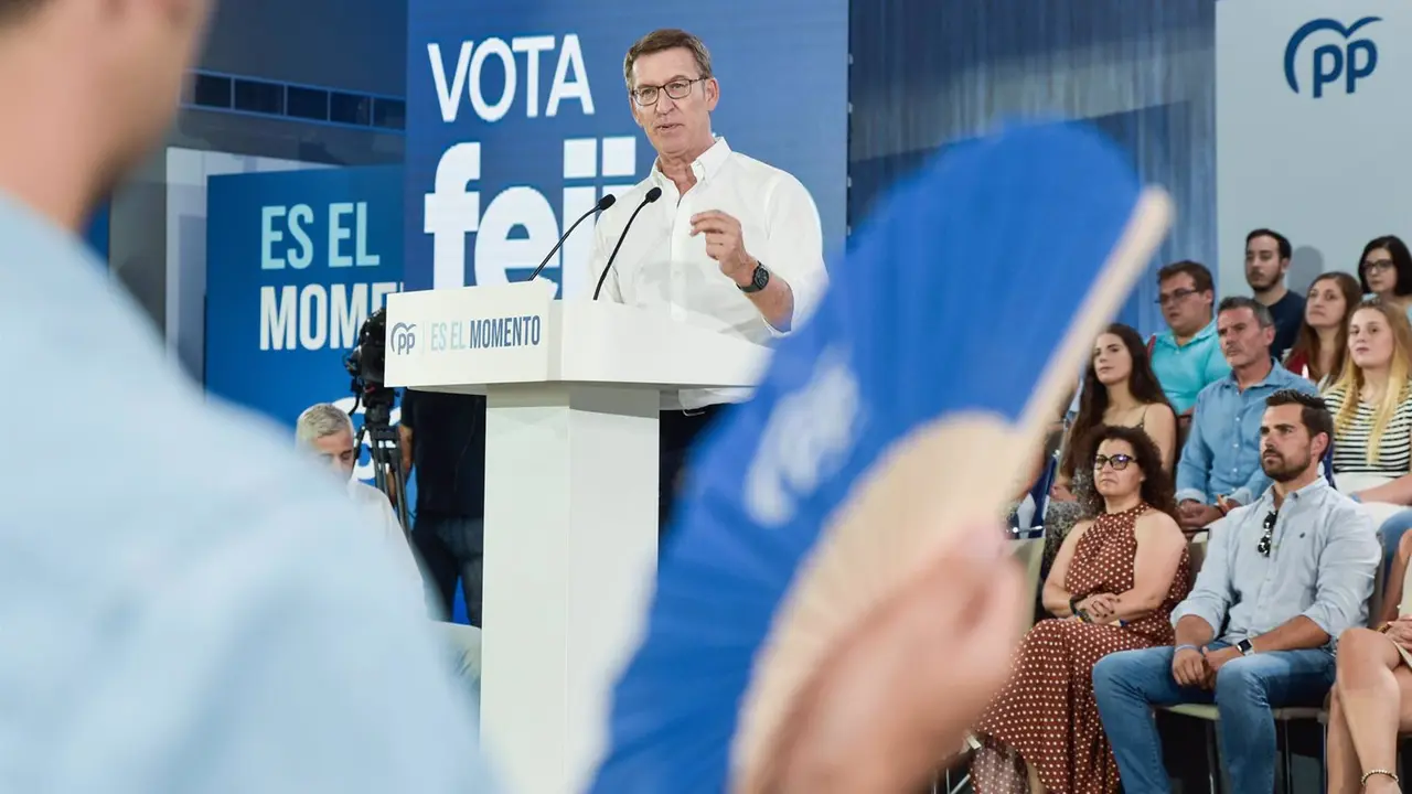 16/07/2023 El l&iacute;der nacional del Partido Popular y candidato a la presidencia del Gobierno, Alberto N&uacute;&ntilde;ez Feij&oacute;o, interviene durante un mitin electoral de cara al 23J, en el Hotel Guadalajara &amp; Conference Center Affiliated by Meli&aacute;, a 16 de julio de 2023, en Guadalajara, Castilla-La Mancha (Espa&ntilde;a). Feij&oacute;o ha participado hoy en un acto p&uacute;blico junto al presidente de la formaci&oacute;n en Castilla-La Mancha, y al n&uacute;mero uno al Congreso de los Diputados por la provincia alcarre&ntilde;a. Este mitin electoral se enmarca dentro de la campa&ntilde;a electoral cara a las elecciones generales del pr&oacute;ximo 23 de julio.
POLITICA 
Rafael Mart&iacute;n - Europa Press