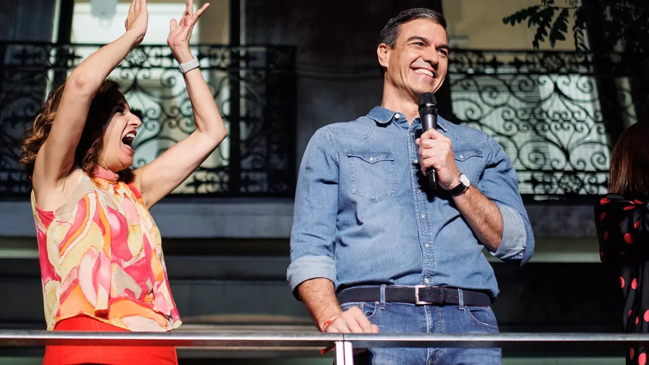 24/07/2023 El presidente del Gobierno de Espa&ntilde;a y secretario general del PSOE, Pedro S&aacute;nchez, agradece a sus votantes los resultados obtenidos en la jornada electoral de los comicios generales en la sede del Partido Socialista en la calle Ferraz, a 23 de julio de 2023, en Madrid (Espa&ntilde;a). Todos los espa&ntilde;oles han sido llamados hoy, 23 de julio de 2023, para elegir a sus representantes para los pr&oacute;ximos cuatro a&ntilde;os. Est&aacute;n en juego 350 esca&ntilde;os en el Congreso y 208 en el Senado (ya que 57 de los 265 senadores lo son por designaci&oacute;n auton&oacute;mica), que tendr&aacute;n que elegir al pr&oacute;ximo Gobierno.
POLITICA 
Alejandro Mart&iacute;nez V&eacute;lez - Europa Press