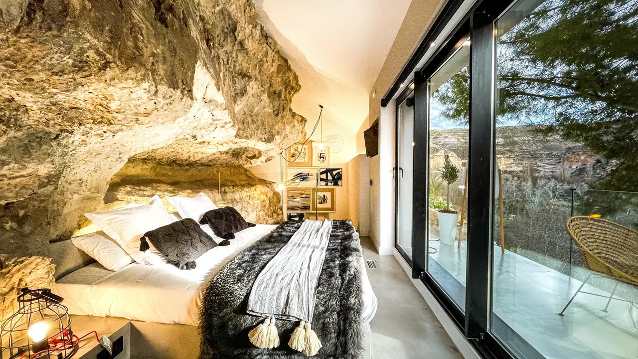 Las habitaciones del resort se sit&uacute;an entre rocas / Xuq 