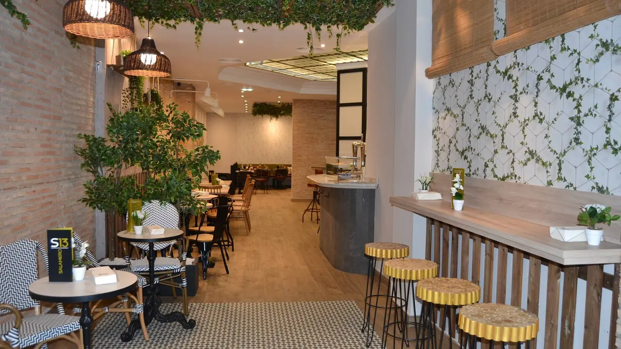 Este restaurante se ha especializado en producto aragon&eacute;s y en pescados y carne a la brasa / Salamero 13