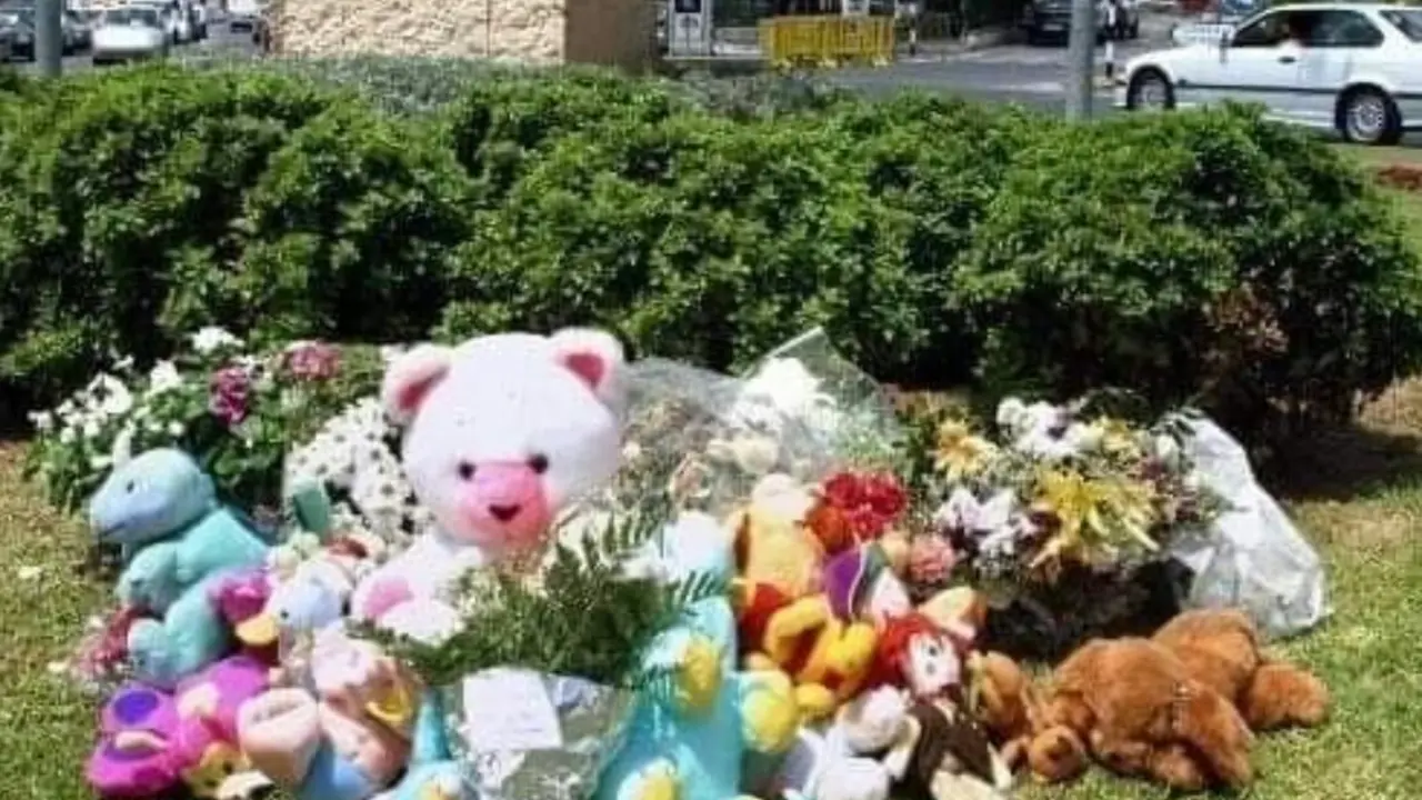 Imagen del recuerdos del &uacute;ltimo homenaje a Silvia en la plaza de Santa Pola que lleva su nombre / MASQUEGUARDIACIVIL