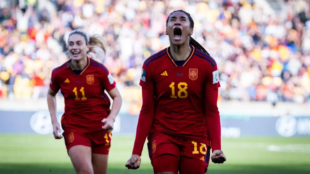 Salma Paralluelo con Espa&ntilde;a / RFEF