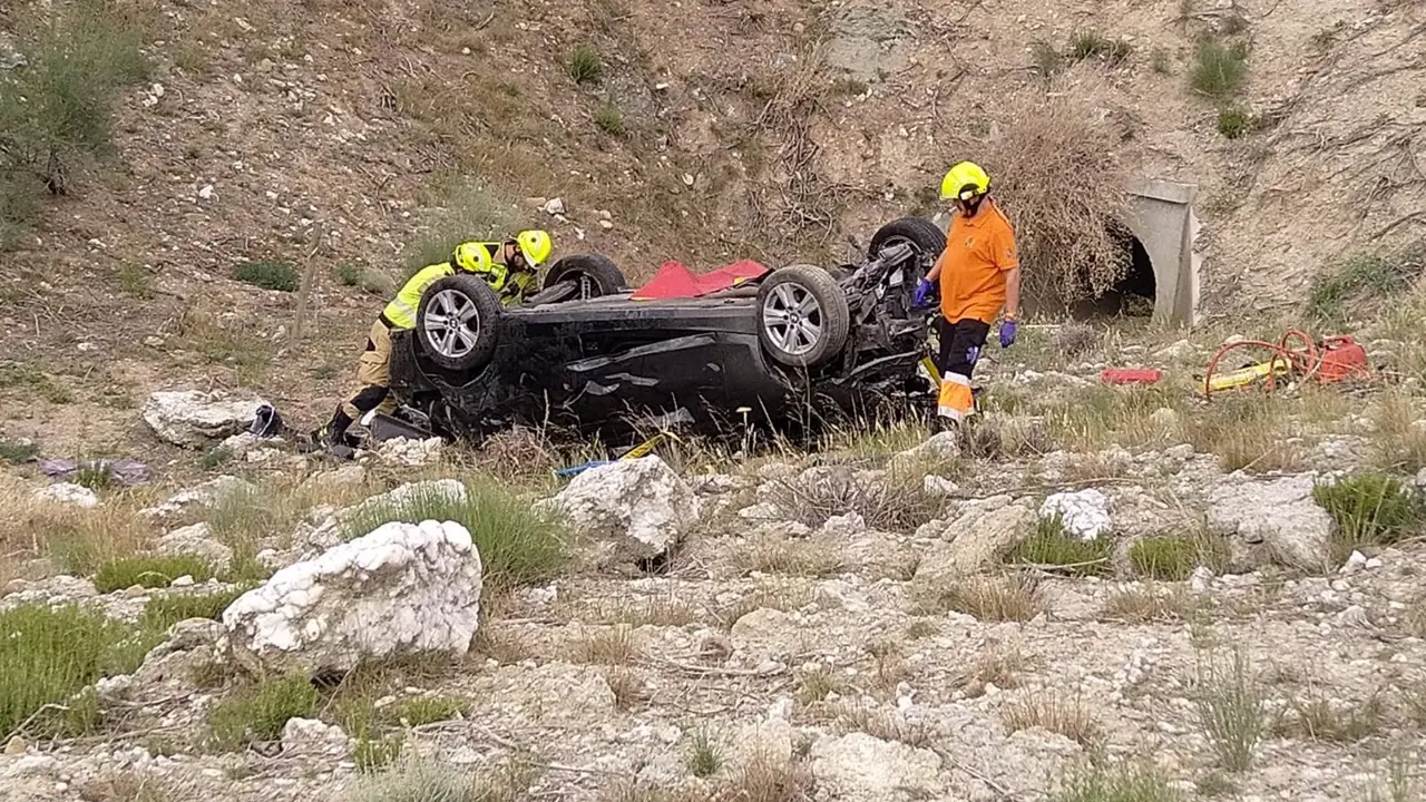 El Cuerpo de Bomberos de Zaragoza interviene en un accidente con un herido grave y otro leve, en la Z-40 / AZ