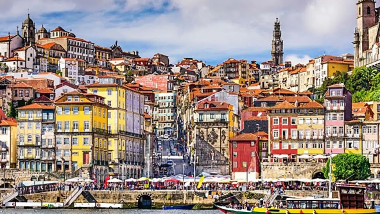 La hermosa ciudad de Oporto, coneCtada con vuelo directo desde Zaragoza / HA
