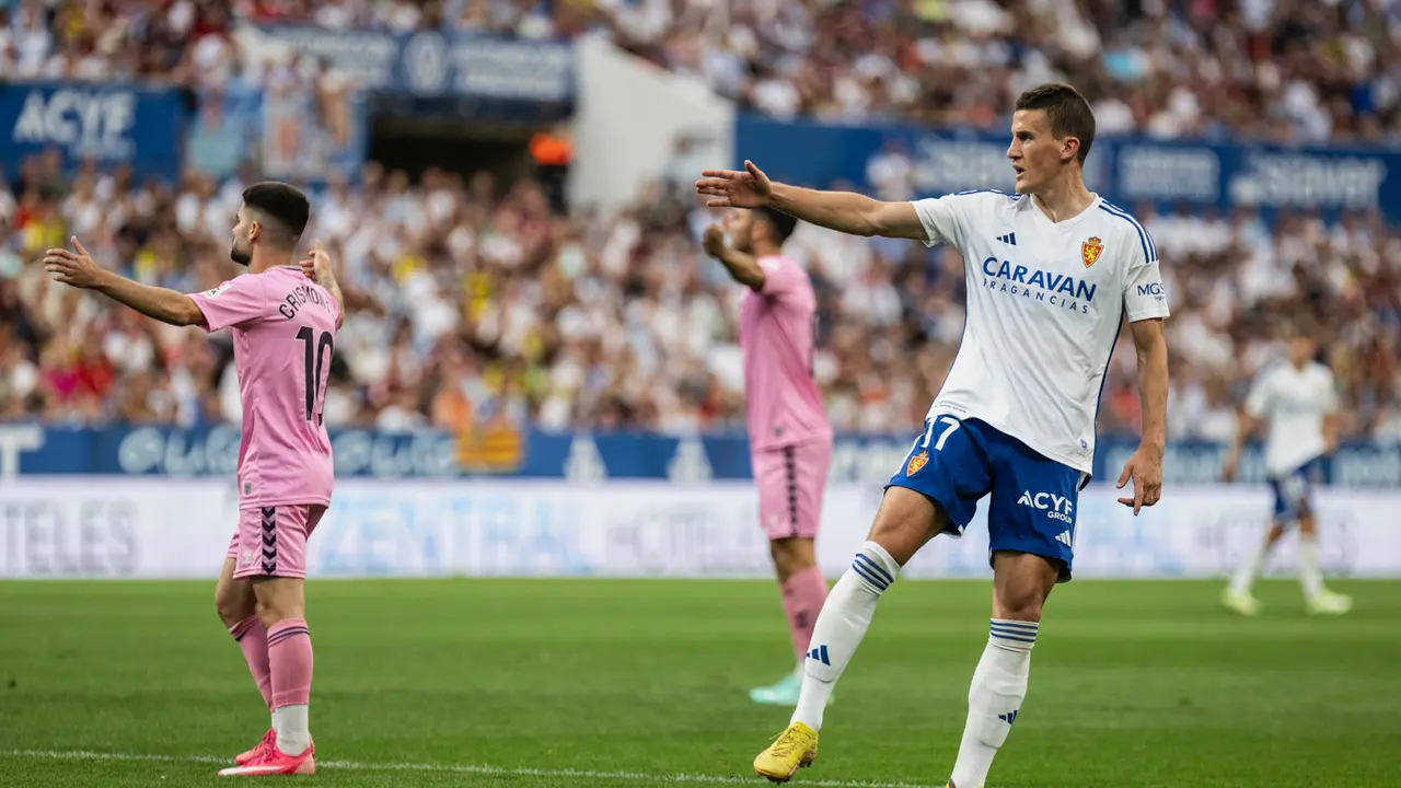 Nieto con el Real Zaragoza / MARCOS CEBRI&Aacute;N